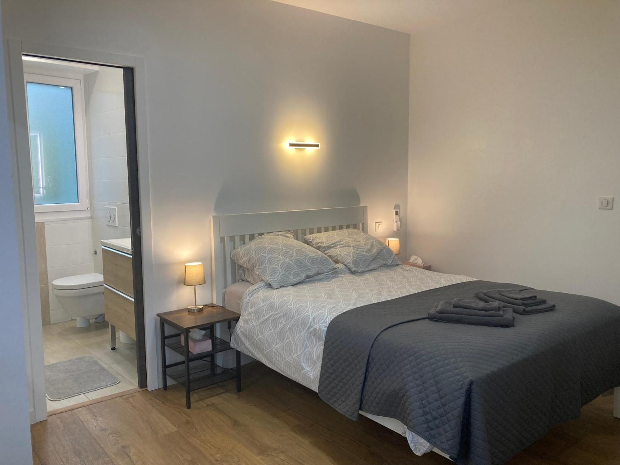 & Salle De Bain Privative ,bord De Mer, Vue ,, Private & Bathroom At Inhabitant's House, Seaside, Sea View *